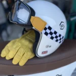 Kito Accessoirs von Helm über Handschuhe und Brillen von Protektoren bis zur smarten Roller Bekleidung wir lieben Stil und gute Materialien ruf uns gerne an wir helfen Dir sehr gerne bei der Auswahl